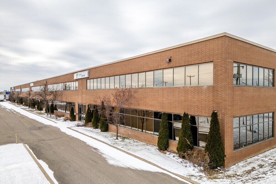 More Photos Of 4105-4355 Rue Hickmore, Montréal Flex For Lease