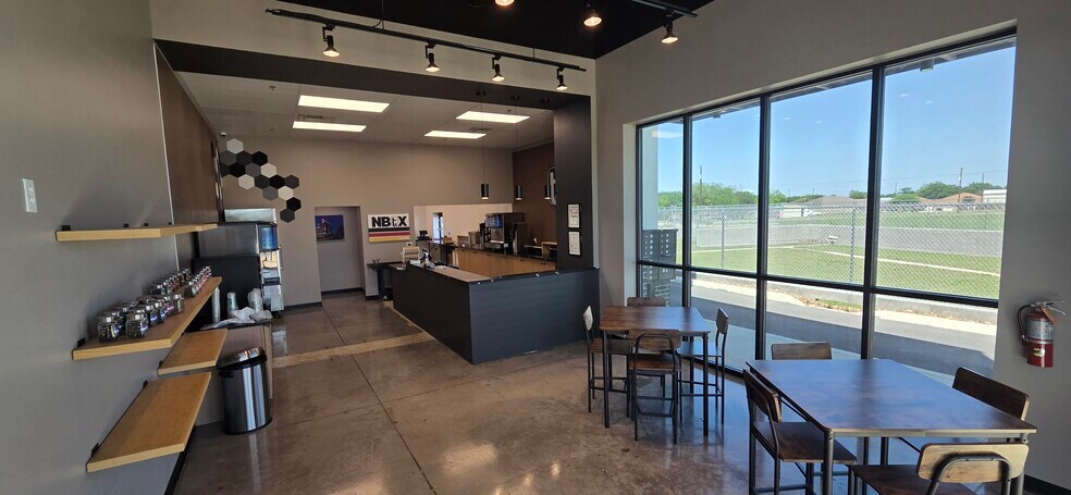 More Photos Of 1037 TX-46, New Braunfels Storefront For Lease