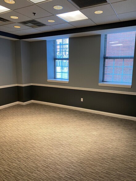 More Photos Of 111 W Washington St, Louisville Loft Creative Space For Sale