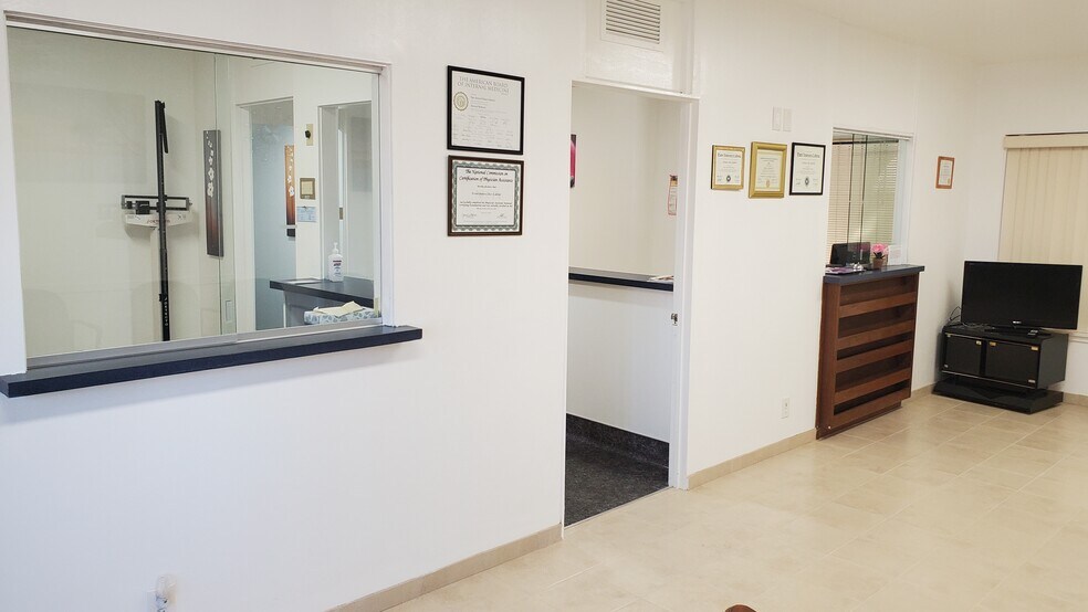 More Photos Of 3231 Waring Ct, Oceanside Medical For Lease