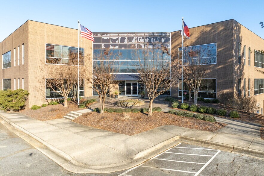 More Photos Of 940 Golf House Rd W, Whitsett Office For Lease