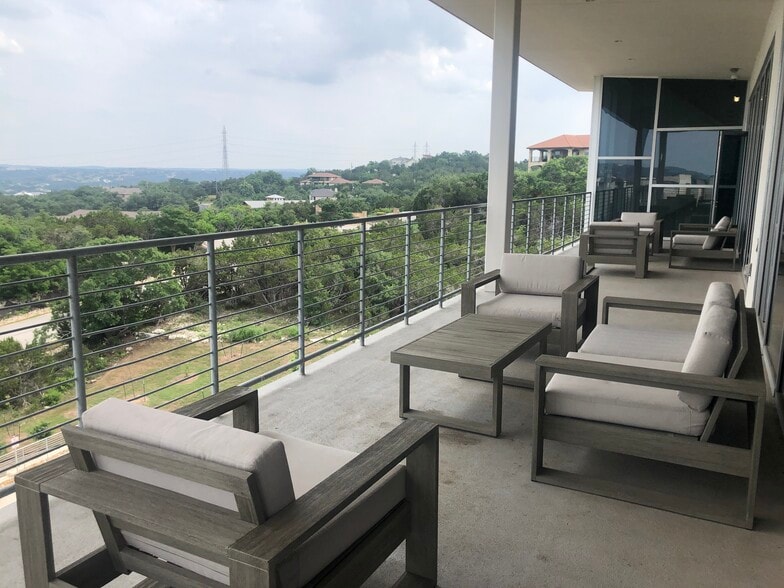 More Photos Of 4229 N FM 620 Hwy, Austin Showroom For Sale