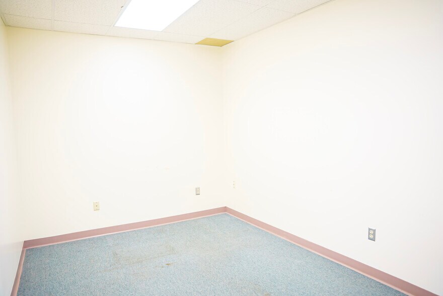 More Photos Of 1301 W Forest Grove Rd, Vineland Flex For Lease