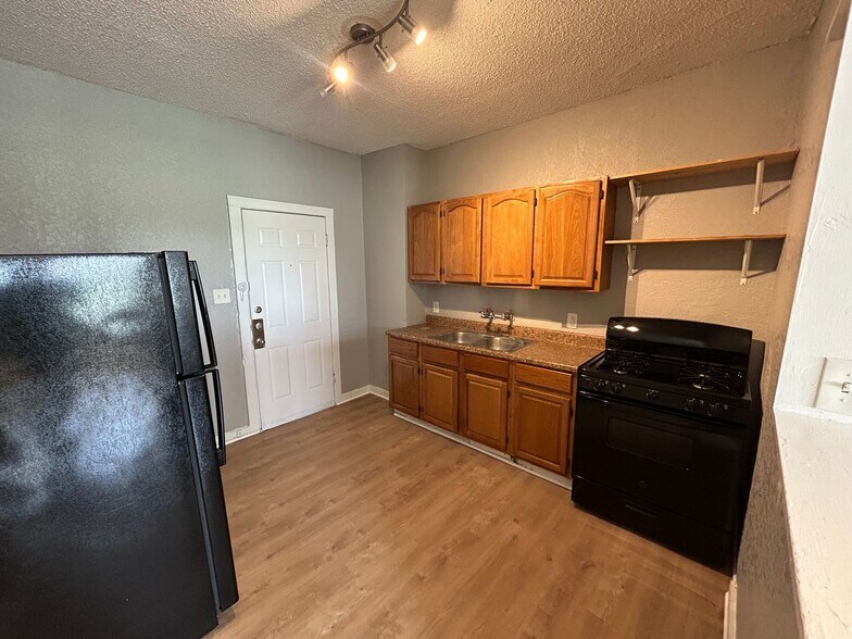 More Photos Of 1409 W Woodlawn Ave, San Antonio Apartments For Sale