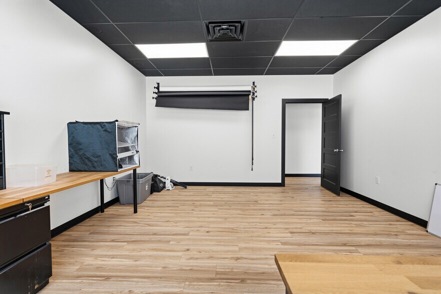 More Photos Of 22900 W Skelly Rd, Haskell Light Manufacturing For Sale