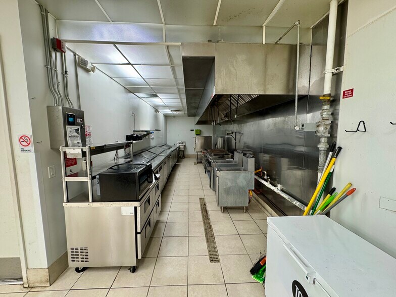 More Photos Of 1722 N Federal Hwy, Hollywood General Retail For Lease
