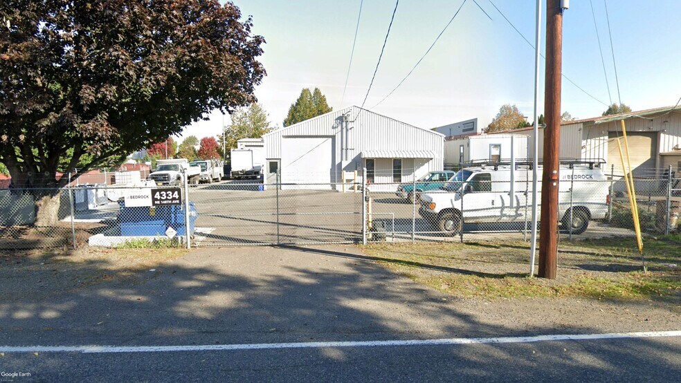 Primary Photo Of 4334 NE 148th Ave, Portland Service For Sale