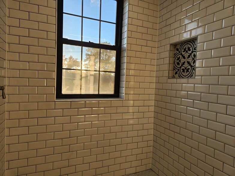 More Photos Of 78 53rd Pl SE, Washington Healthcare For Lease