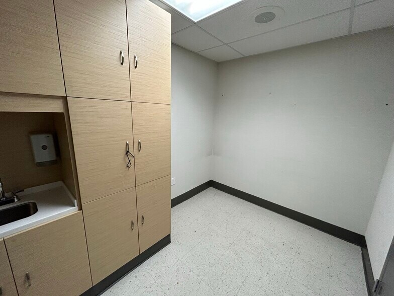 More Photos Of 33-33 Drumm St, San Francisco Office For Sale