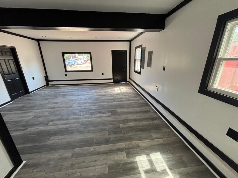 More Photos Of 11021-11025 Jefferson Ave, Newport News Auto Dealership For Sale