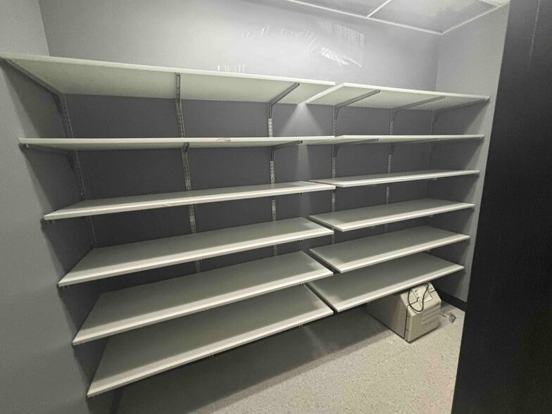 More Photos Of 1228 1st St N, Alabaster Office For Lease