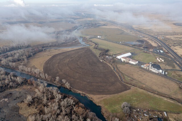 More Photos Of 405 Hoosier, Stanfield Food Processing For Lease