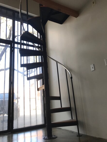 More Photos Of 1330 Willow St, Los Angeles Flex For Lease