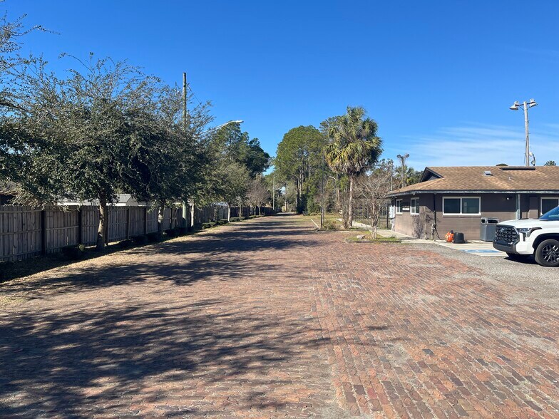 More Photos Of 3461 Peeler Rd, Jacksonville Sports And Entertainment For Sale