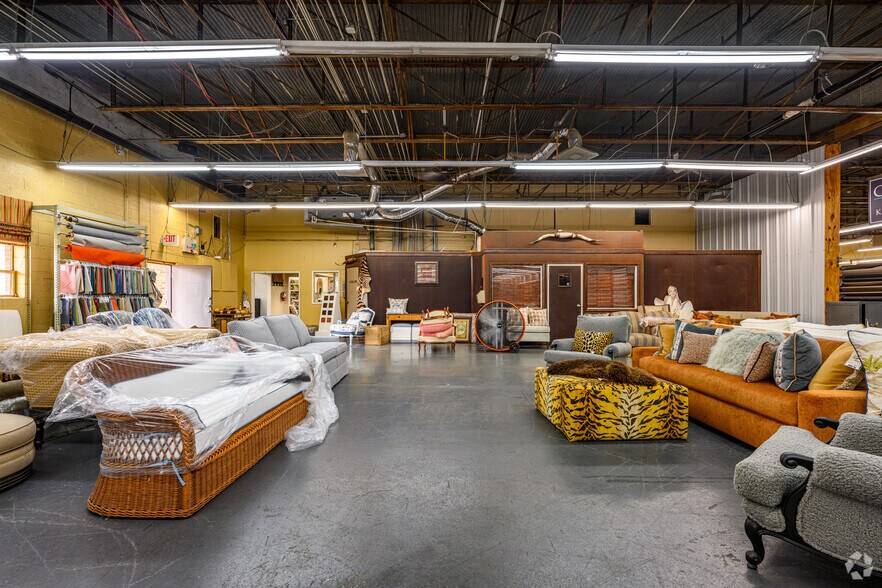 More Photos Of 1912 S Good Latimer Expy, Dallas Warehouse For Sale