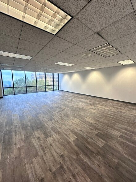 More Photos Of 730 Holiday Dr, Pittsburgh Office For Lease