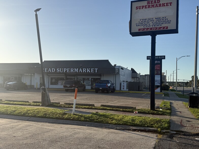 Primary Photo Of 7045 Read Blvd, New Orleans Unknown For Lease