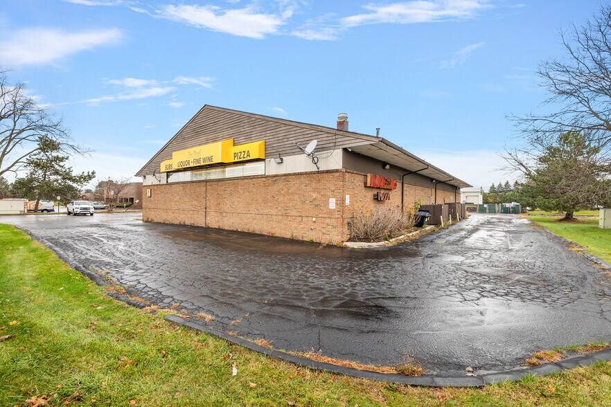 More Photos Of 5625-5655 18 Mile Rd, Sterling Heights Storefront For Sale