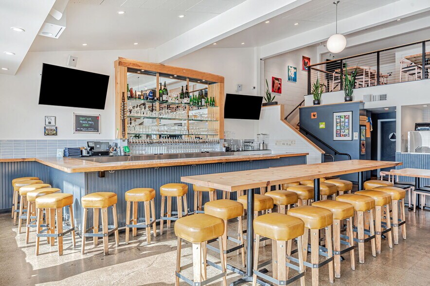 More Photos Of 621-655 Del Ganado Rd, San Rafael Storefront For Sale