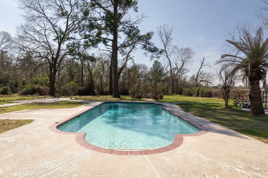 More Photos Of 14135 Huffmeister Rd, Cypress Freestanding For Lease