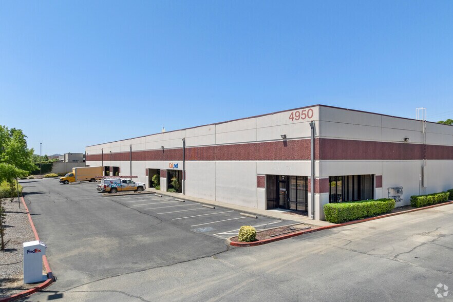 More Photos Of 4970 Allison Pky, Vacaville Warehouse For Lease
