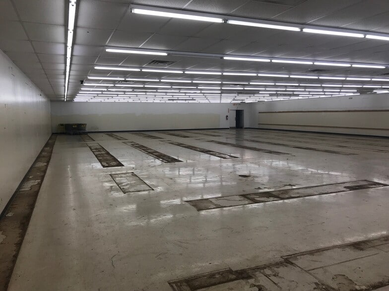 More Photos Of 350 N Ash St, Luther Freestanding For Sale