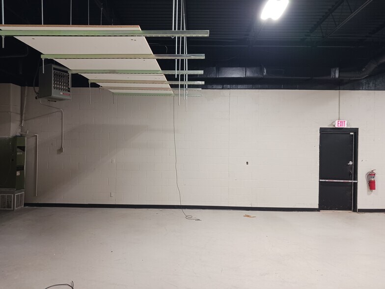 More Photos Of 4229 Royal Ave, Oklahoma City Flex For Lease