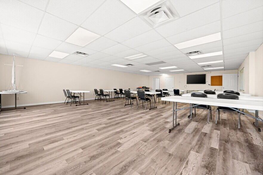 More Photos Of 917 SE 47th Ter, Cape Coral Restaurant For Sale