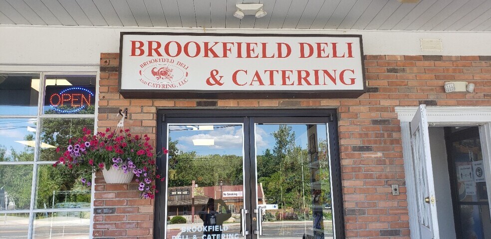 More Photos Of 782 Federal Rd, Brookfield Unknown For Lease