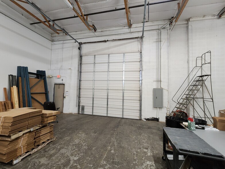 More Photos Of 2942 N Greenfield Rd, Mesa Service For Lease