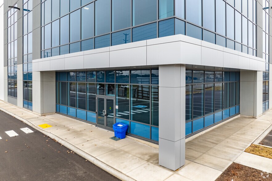 More Photos Of 20 Ironside, Brampton Unknown For Lease