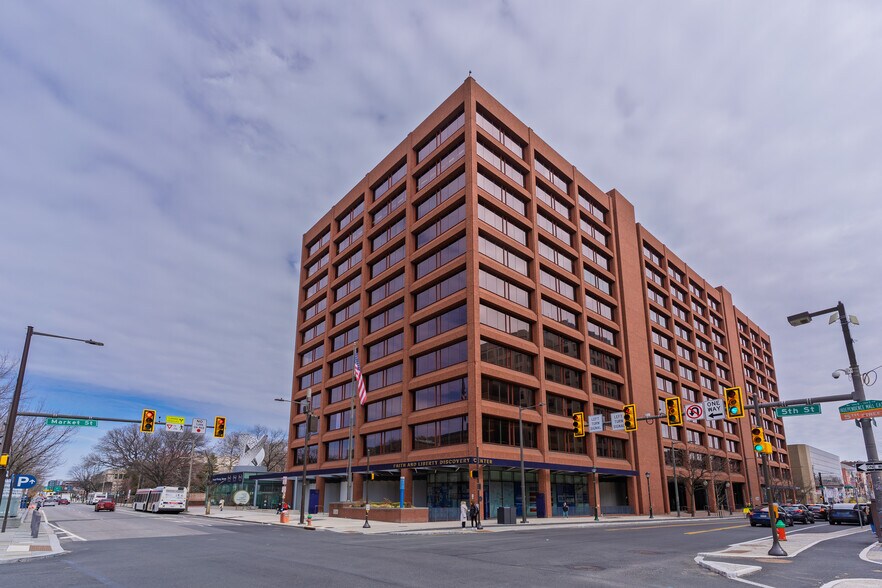 More Photos Of 401 Market St, Philadelphia Office For Lease