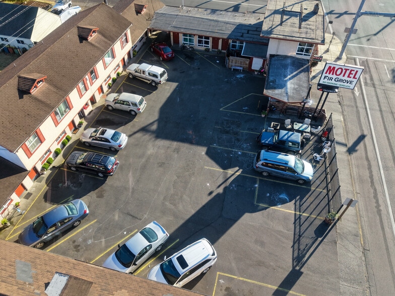 More Photos Of 2178 Winchester Ave, Reedsport Hotel For Sale