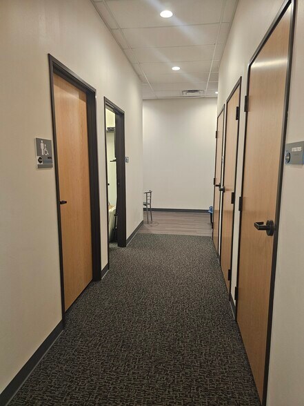 More Photos Of 7315 Fairmont Pkwy, Pasadena Storefront For Lease