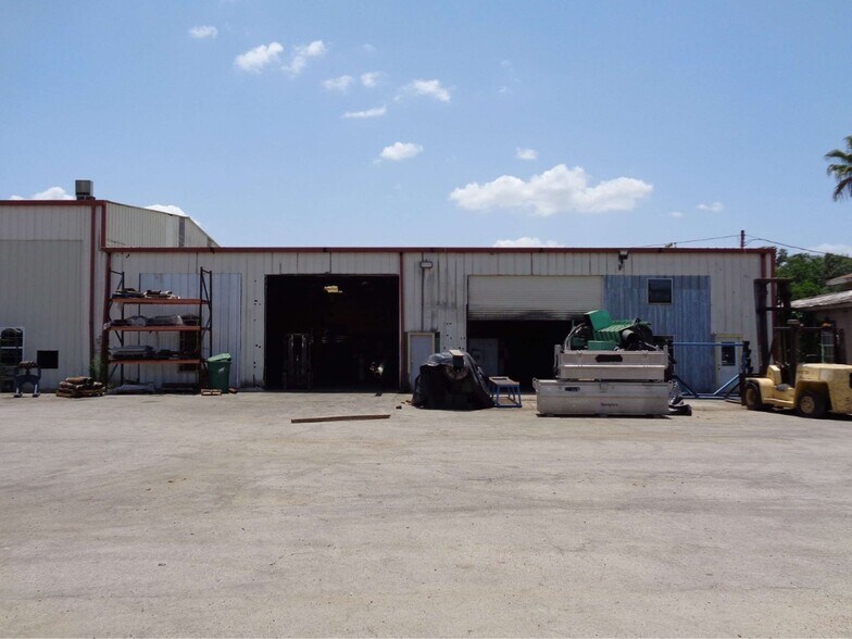 More Photos Of 16911 Pickering Rd, Conroe Warehouse For Sale