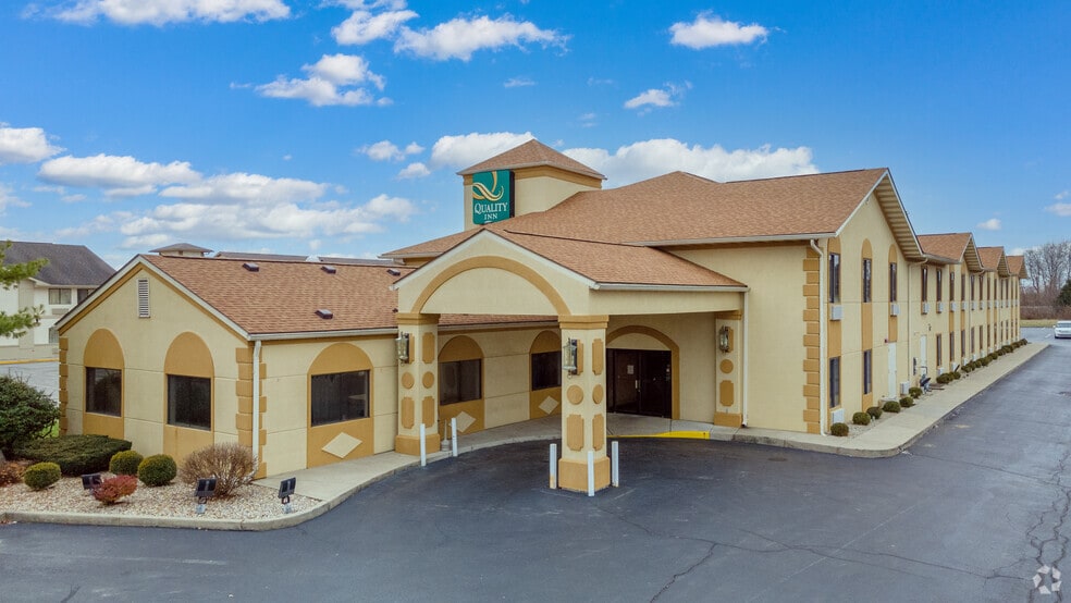 Primary Photo Of 150 Lovers Ln, Franklin Hotel For Sale