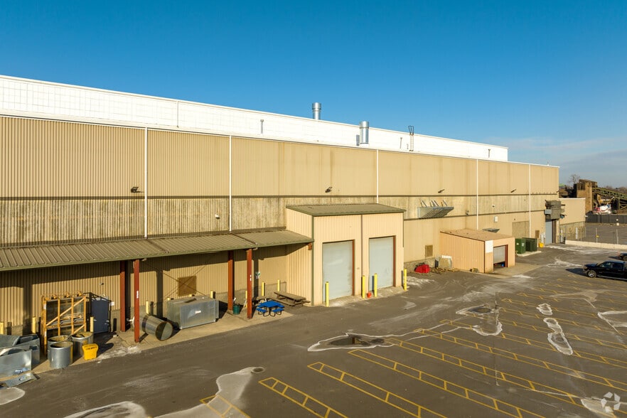 More Photos Of 6600 Mount Elliott St, Detroit Warehouse For Lease