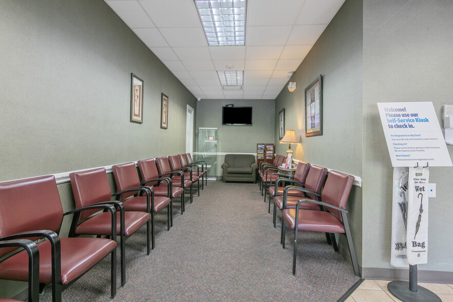 More Photos Of 6000 Ramsey St, Fayetteville Office For Sale