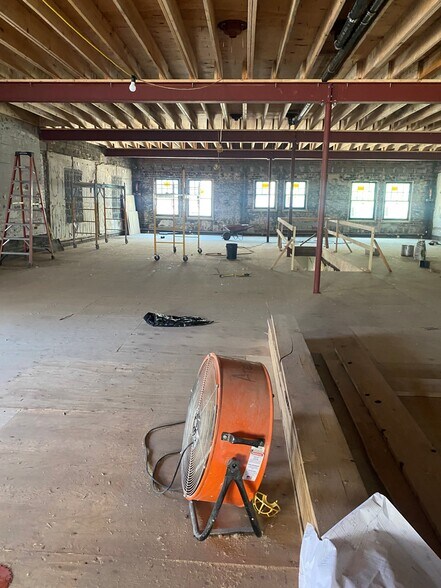 More Photos Of 239 N Old Woodward Ave, Birmingham Freestanding For Lease