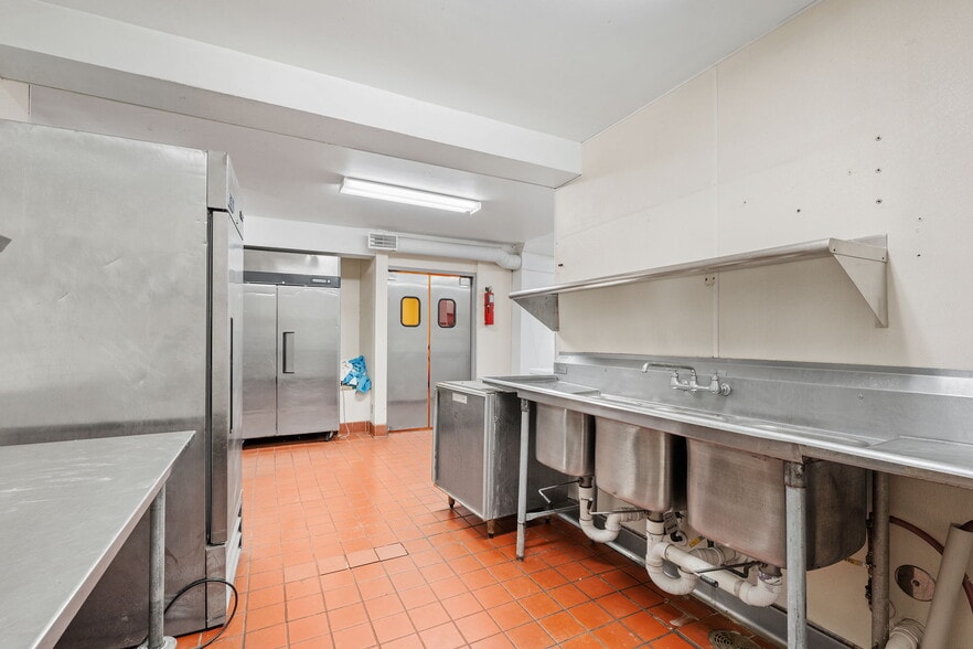 More Photos Of 5554 34th Ave S, Minneapolis Restaurant For Sale