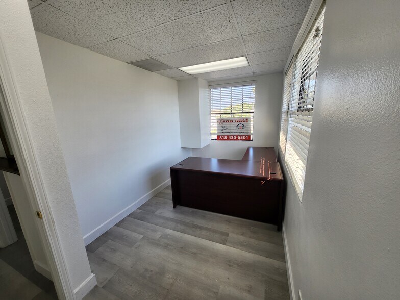 More Photos Of 960 W 17th St, Santa Ana Office For Sale