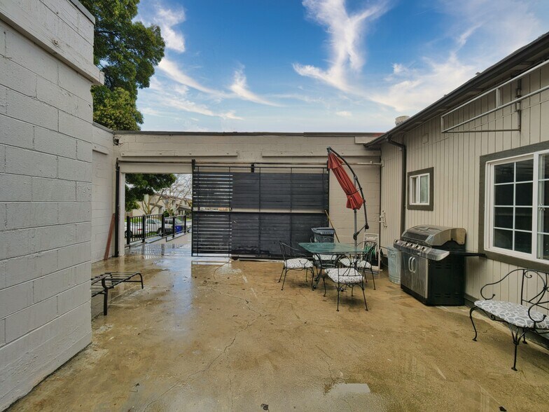 More Photos Of 9614-9616 MacArthur Blvd, Oakland Religious Facility For Lease