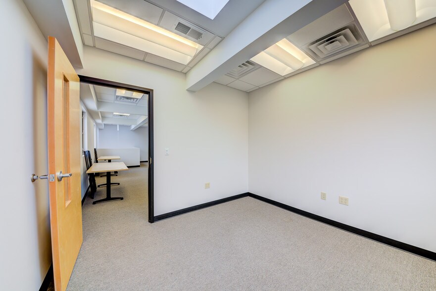 More Photos Of 8057 Rowan Rd, Cranberry Township Office For Sale