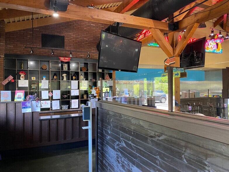 More Photos Of 5100 Lee Hwy, Bristol Restaurant For Sale