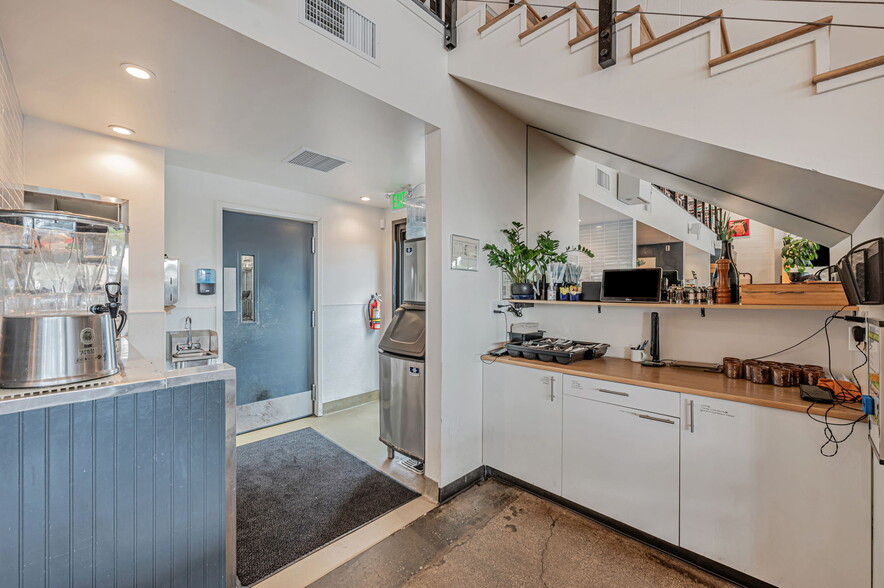 More Photos Of 621-655 Del Ganado Rd, San Rafael Storefront For Sale