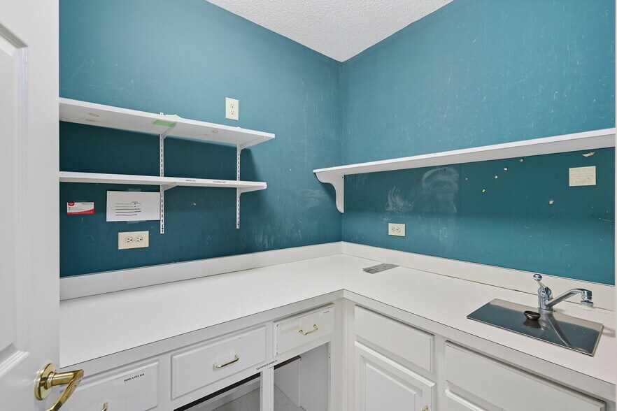 More Photos Of 224 Shallowford Rd NW, Gainesville Medical For Lease