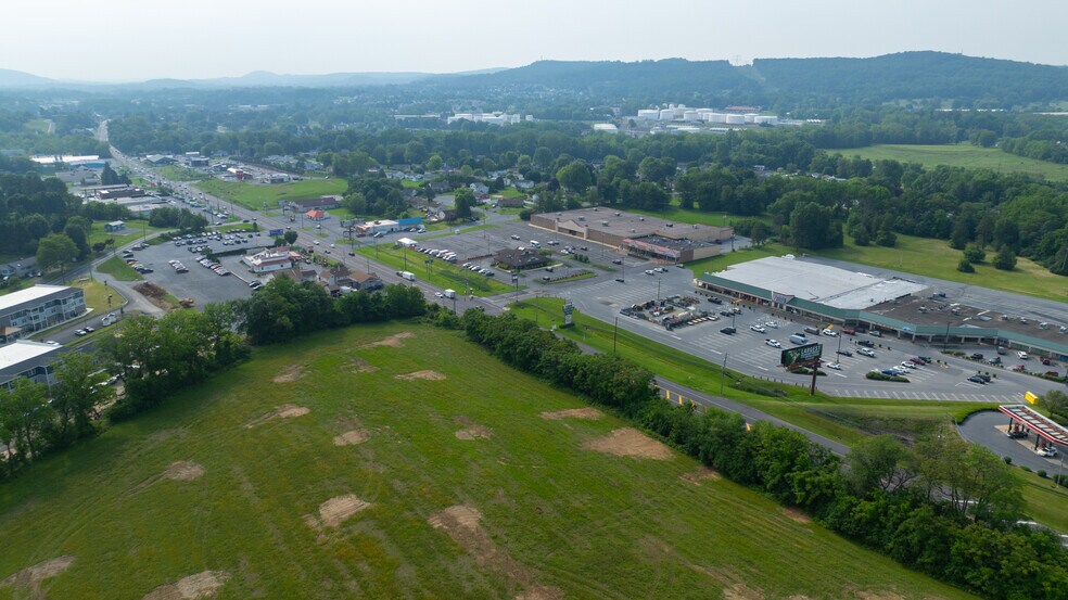 More Photos Of 4710 Penn Ave, Sinking Spring Freestanding For Lease