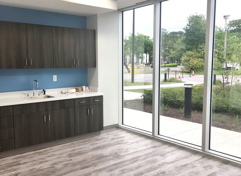 More Photos Of 160 Newtown Rd, Virginia Beach Office For Lease