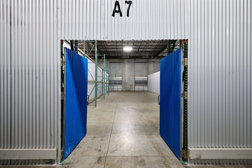 More Photos Of 2507 Investors Row, Orlando Distribution For Lease