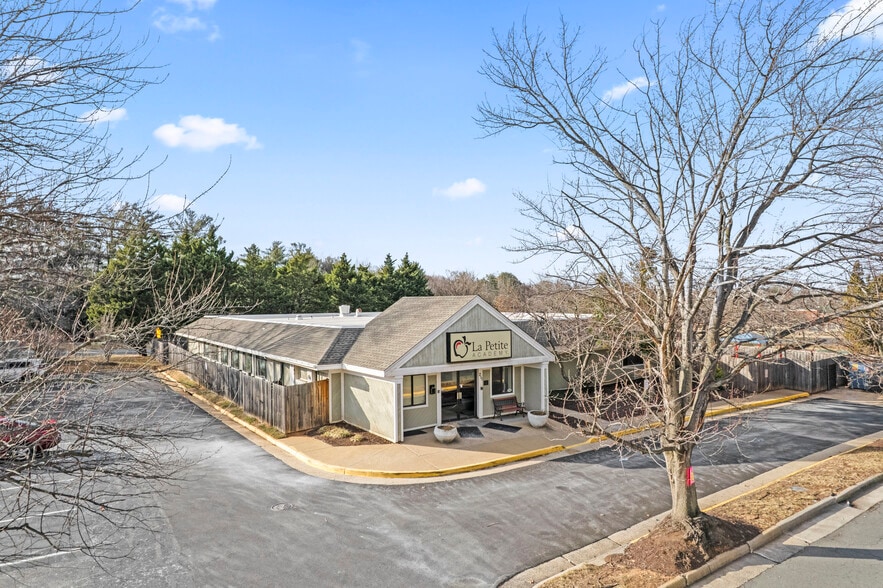 More Photos Of 211 Edds Ln, Sterling Schools For Sale